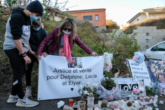A Cagnac-les-Mines (Tarn, France), des proches de Delphien Jubillar ont organisé une marche en l'honneur de Delphine Jubillar, un an après sa disparition - 19 décembre 2021