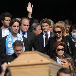 Laurent Tapie, Dominique Tapie, Sophie Tapie, Nathalie tapie - Sorties des obsèques de Bernard Tapie en la Cathédrale La Major à Marseille le 8 octobre 2021. © Jacovides / Santini / Bestimage 