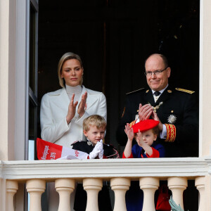 La princesse Charlène de Monaco, le prince Albert II de Monaco, le prince Jacques et la princesse Gabriella - La famille princière de Monaco au balcon du palais lors de la Fête nationale monégasque à Monaco. Le 19 novembre 2019 © Claudia Albuquerque / Bestimage 