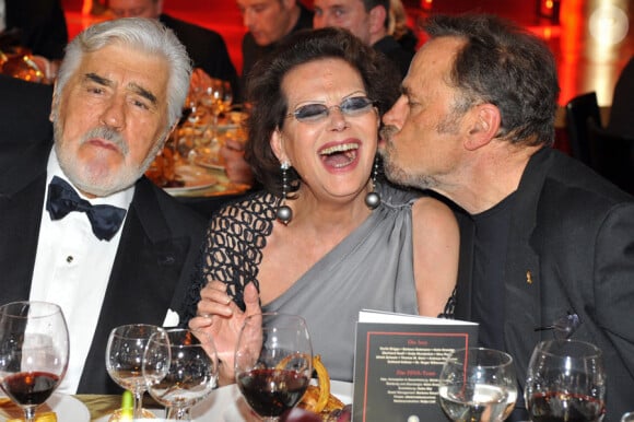 Mario Adorf, Claudia Cardinale et Franco Nero lors des DIVA Awards à Munich le 26 janvier 2010
