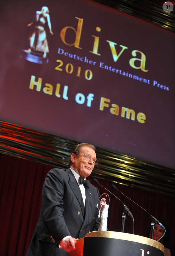 Roger Moore lors des DIVA Awards à Munich le 26 janvier 2010