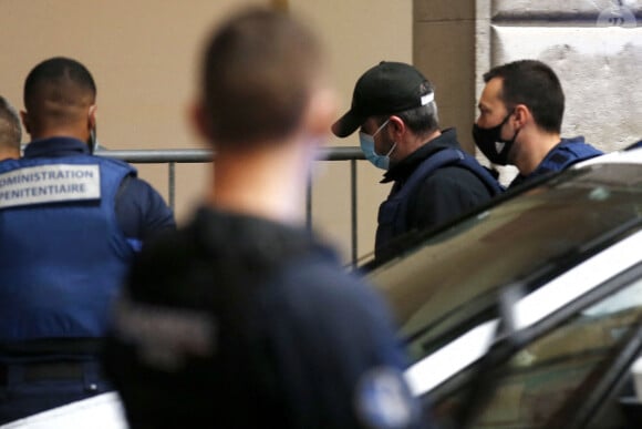 Nordahl Lelandais arrive à la cour d'assises de la Savoie, à Chambéry pour son procès pour le meurtre d'Arthur Noyer le 5 mai 2021. © Pascal Fayolle / Bestimage