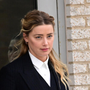 Amber Heard arrive au tribunal de Fairfax, Virginie, Etats-Unis, le 21 avril 2022.