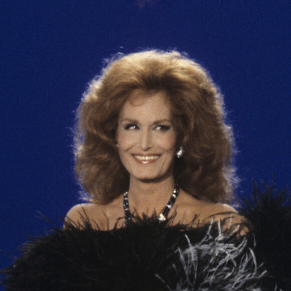 Archives- En France, à Paris, Dalida sur le plateau du "Show Dalida" en mars 1984.