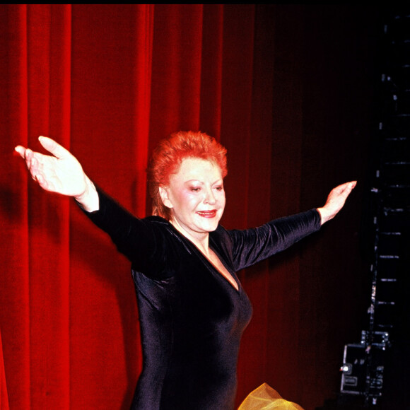 Archives - La chanteuse Régine lors d'une soirée chez Ledoyen à Paris, en 1991.