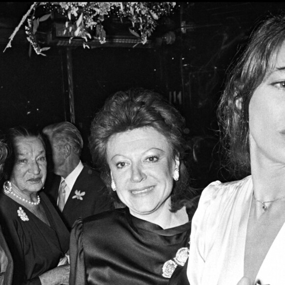 Archives - Jacques Doillon, Régine et Jane Birkin - 13 ans de mariage de Régine et Roger Choukroun dans le club Régine à Paris.
