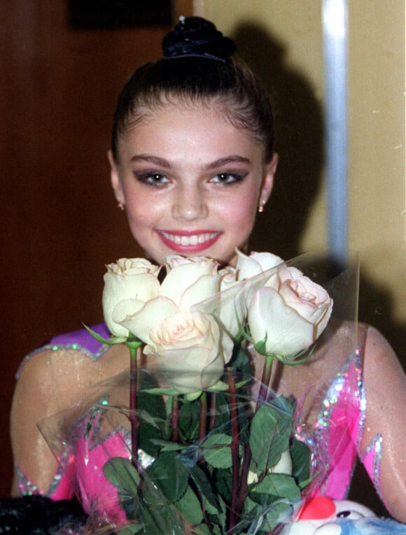 Archives - Alina Kabaeva remporte la médaille d’or dans l’épreuve finale de gymnastique rythmique individuelle aux Jeux mondiaux de la jeunesse de 1998. Le 16 juillet 1998