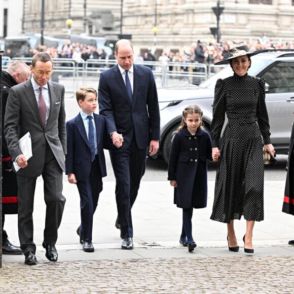 Le prince William, duc de Cambridge, sa femme Kate Catherine Middleton, duchesse de Cambridge, et leurs enfants le prince George et la princesse Charlotte - Arrivées de la famille royale d'Angleterre au Service d'action de grâce en hommage au prince Philip, duc d'Edimbourg, à l'abbaye de Westminster à Londres. Le 29 mars 2022