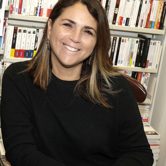 Exclusif - Valérie Benaïm - Valérie Benaïm et Sandra Freeman dédicacent leur livre "Jean-Pierre Bacri, Le Bougon Gentilhomme aux éditions de l'Archipel à Paris le 8 janvier 2022. © Cédric Perrin/Bestimage 