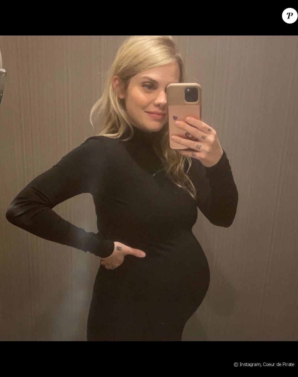 Coeur de Pirate, enceinte de son deuxième enfant, a pris un dernier selfie avant l'accouchement.