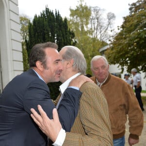 Laurent Ventura, Jean Dujardin (parrain de l'exposition) et lors du vernissage de l"exposition "Lino Ventura, Une Gueule de Cinéma" à Saint-Cloud, le 11 octobre 2017. © Ramsamy Veeren/Bestimage