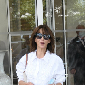 Sophie Marceau à la sortie de l'hôtel "Martinez" lors du 74ème Festival International du Film de Cannes, le 8 juillet 2021 