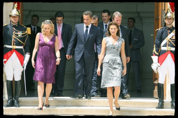 Jeanne-Marie Martin, Bernard Kouchner, Nicolas Sarkozy et son épouse de l'époque Cécilia lors d'un déjeuner à l'hôtel Marigny pour le 14 juillet 2007