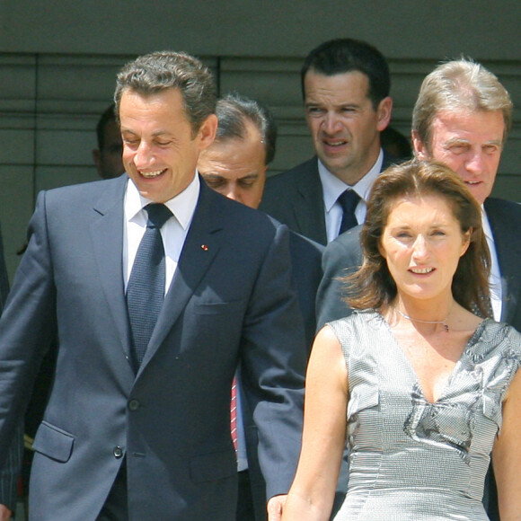 Jeanne-Marie Martin, Bernard Kouchner, Nicolas Sarkozy et son épouse de l'époque Cécilia lors d'un déjeuner à l'hôtel Marigny pour le 14 juillet 2007