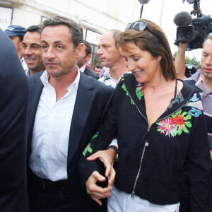 Cécilia et Nicolas Sarkozy - Dédicace du politique de son livre Témoignage dans une librairie d'Arcachon en 2006
