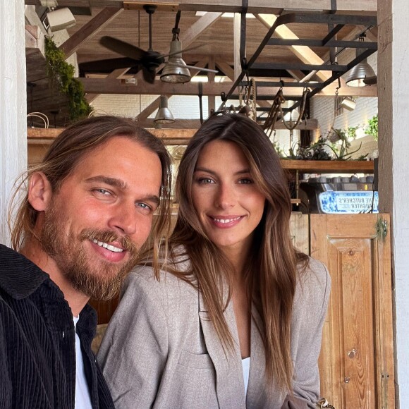 Camille Cerf et son chéri Théo Fleury ont acheté une maison ensemble ! @ Instagram / Camille Cerf