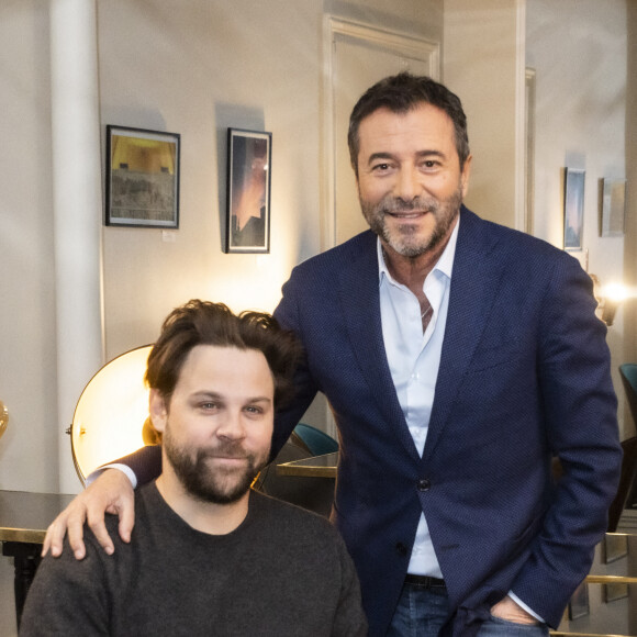 Arthur Jugnot, Bernard Montiel lors de l'enregistrement de l'émission "Olympiascope" à Paris, diffusée le 5 mai sur Olympia TV, une chaîne du groupe Canal+ et en replay sur myCANAL. Le 6 avril 2022 © Jack Tribeca / Bestimage 