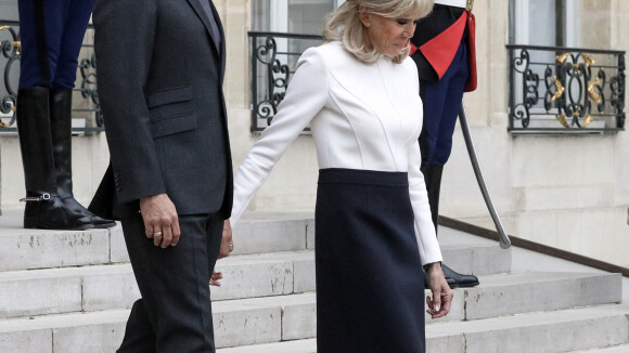 Brigitte Macron impeccable à l'Elysée : sa fine silhouette sublimée par sa robe Vuitton et ses talons aiguilles