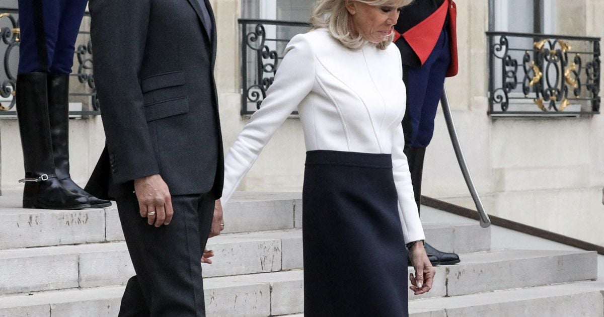 Brigitte Macron is perfect on the Elysée: her smooth silhouette is smoothed by her Vuitton dress and stiletto heels