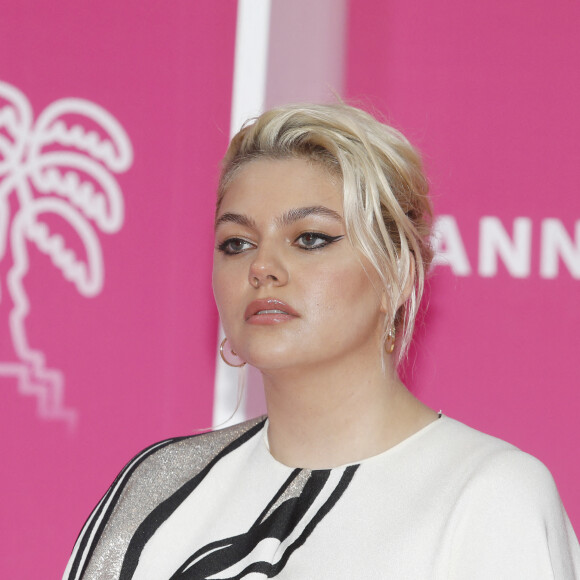 Louane Emera - 5ème saison du festival International des Séries "Canneseries" à Cannes, France, le 3 avril 2022. © Denis Guignebourg/Bestimage 