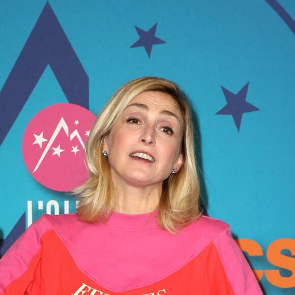 Julie Gayet - Photocall de la soirée lors de la 25ème édition du Festival international du film de comédie de l'Alpe d'Huez le 18 janvier 2022. © Dominique Jacovides / Bestimage 