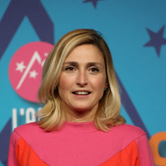 Julie Gayet - Photocall de la soirée lors de la 25ème édition du Festival international du film de comédie de l'Alpe d'Huez le 18 janvier 2022. © Dominique Jacovides / Bestimage 