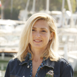 Julie Gayet de "La dernière partie" - Photocall lors du Festival de la Fiction de La Rochelle. Le 15 septembre 2021 © Christophe Aubert via Bestimage