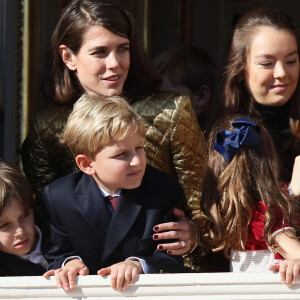 Charlotte Casiraghi, son fils Raphaël Elmaleh, Sacha Casiraghi, India Casiraghi et la princesse Alexandra de Hanovre - La famille princière de Monaco apparaît au balcon du palais lors de la fête nationale de Monaco, le 19 novembre 2021. © Bebert-Jacovides/Bestimage