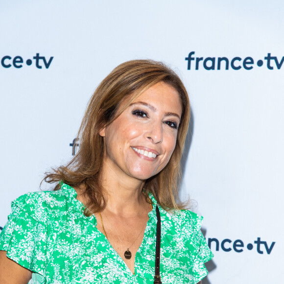 Léa Salamé lors du photocall dans le cadre de la conférence de presse de France Télévisions au Pavillon Gabriel à Paris, France, le 24 août 2021. © Pierre Perusseau/Bestimage