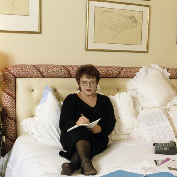 Archives - No Web - En France, à Paris, rendez-vous avec la chanteuse REGINE à son domicile. Le 8 septembre 1993 © Jean Lenoir via Bestimage