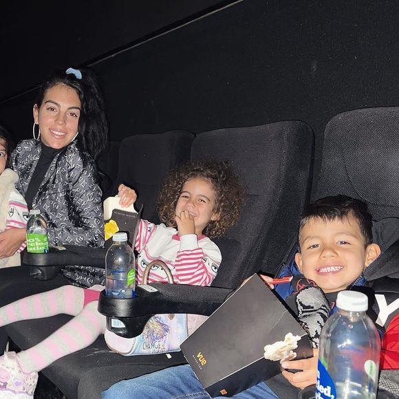 Georgina Rodriguez et Cristiano Ronaldo en famille sur Instagram