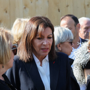 Anne Hidalgo - Obsèques de la chanteuse Régine au Crematorium du cimetière du Père-Lachaise à Paris. Le 9 mai 2022