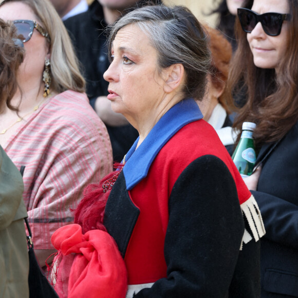Catherine Ringer - Obsèques de la chanteuse Régine au Crematorium du cimetière du Père-Lachaise à Paris. Le 9 mai 2022 © Jacovides-Moreau / Bestimage