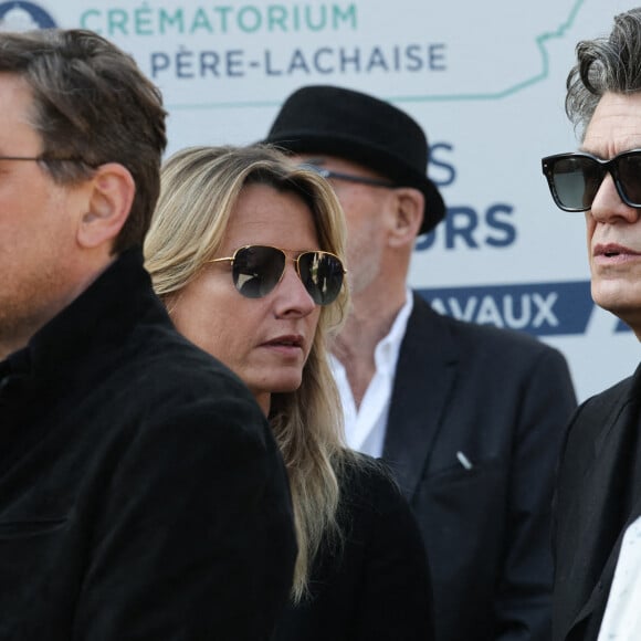 Sarah Lavoine (Poniatowski), Marc Lavoine - Obsèques de la chanteuse Régine au Crematorium du cimetière du Père-Lachaise à Paris. Le 9 mai 2022 © Jacovides-Moreau / Bestimage