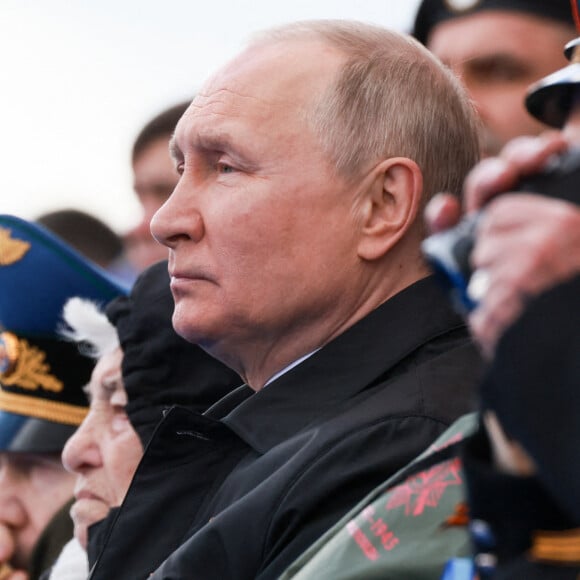 Le président russe Vladimir Poutine assiste à la parade du Jour de la Victoire, marquant le 77e anniversaire de la victoire des Alliés pendant la Seconde Guerre mondiale à Moscou.