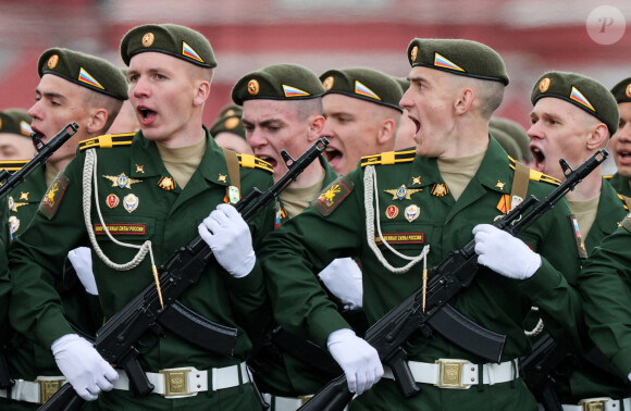 Le président russe Vladimir Poutine assiste à la parade du Jour de la Victoire, marquant le 77e anniversaire de la victoire des Alliés pendant la Seconde Guerre mondiale à Moscou, le 9 mai 2022.