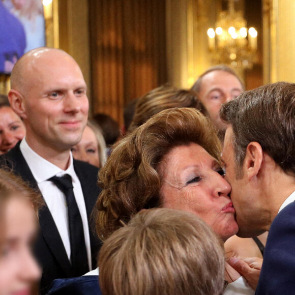 Emmanuel Macron avec sa mère Françoise Noguès - Cérémonie d'investiture du président de la République au Palais de l'Elysée à Paris le 7 Mai 2022, suite à sa réélection le 24 avril dernier. `