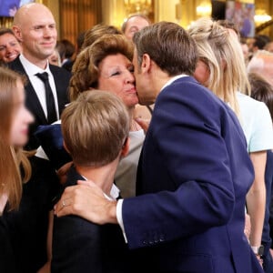 Emmanuel Macron avec sa mère Françoise Noguès - Cérémonie d'investiture du président de la République au Palais de l'Elysée à Paris