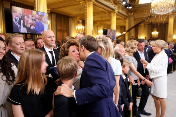 Emmanuel Macron avec sa mère Françoise Noguès - Cérémonie d'investiture du président de la République au Palais de l'Elysée à Paris