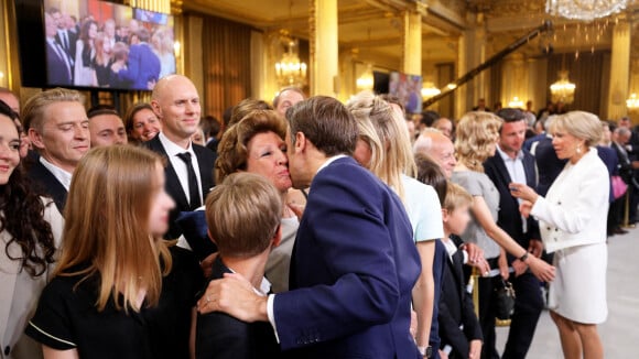 Emmanuel Macron : Ses parents, divorcés, posent ensemble fièrement avec leur petit-fils