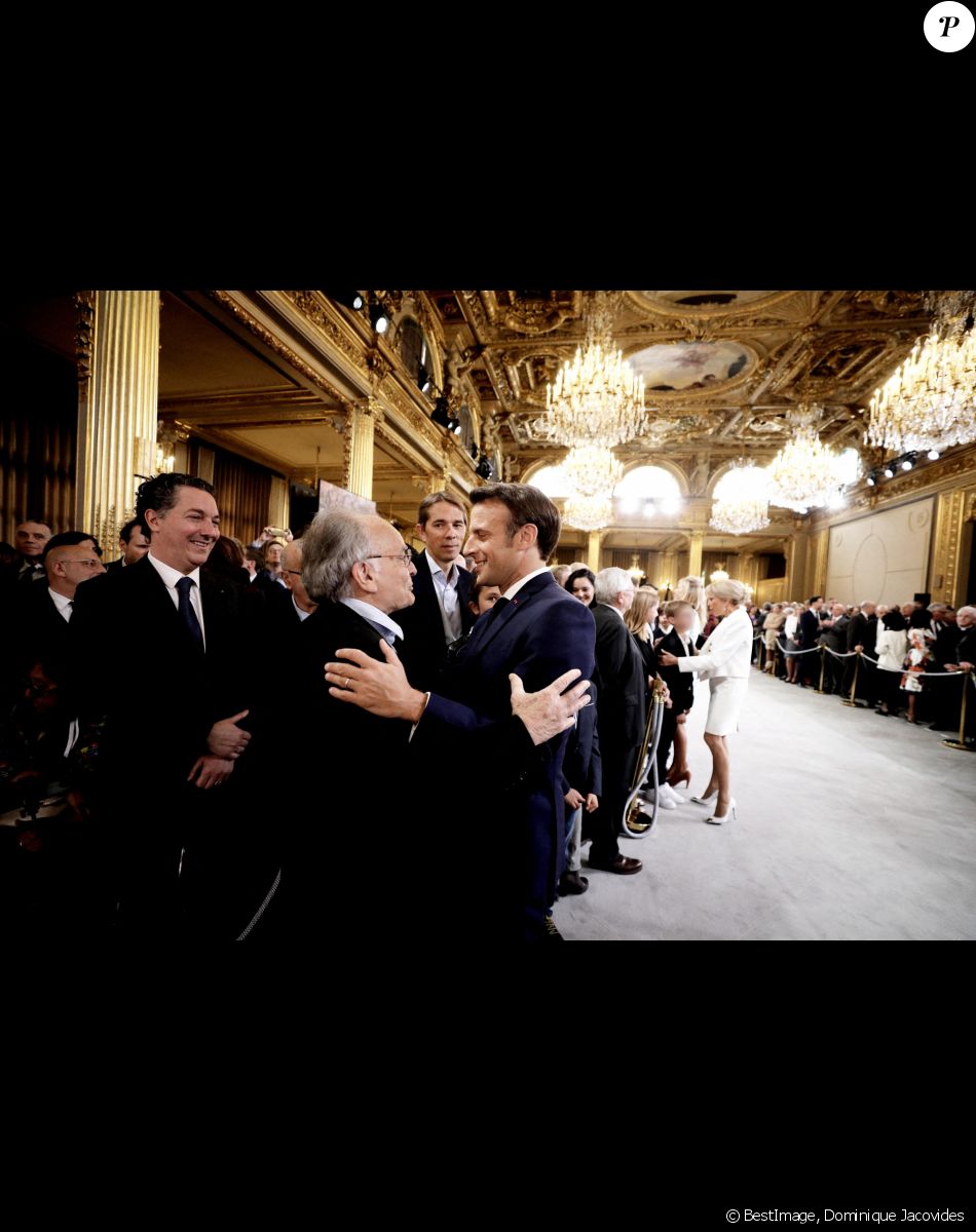 Emmanuel Macron Ses parents, divorcés, posent