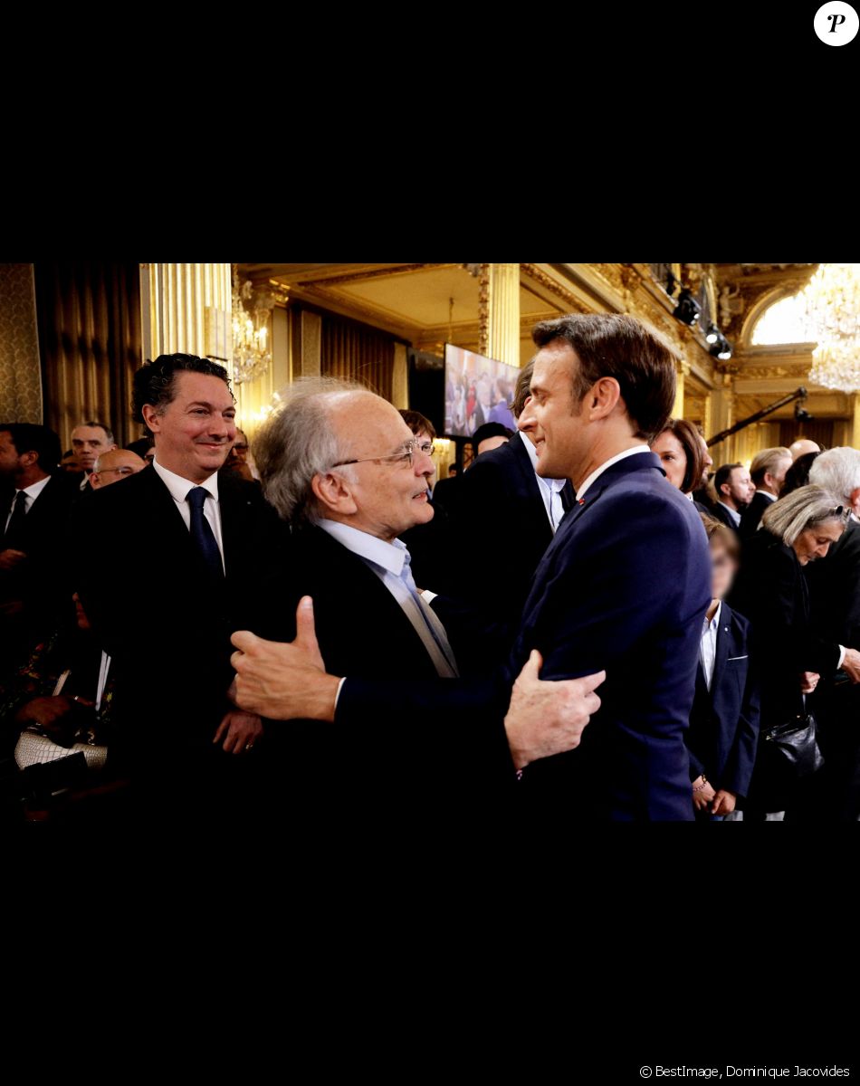 Emmanuel Macron Ses parents, divorcés, posent