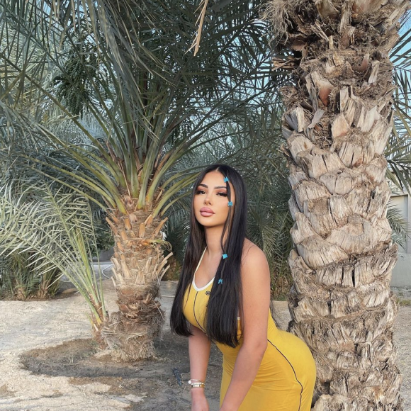 Maeva Ghennam, candidate de télé-réalité aux millions d'abonnés, sur Instagram