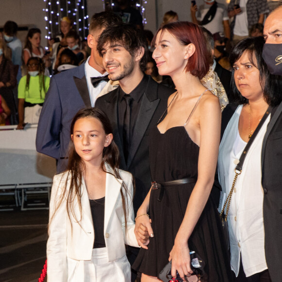Alice, Ben et Joe Attal (les enfants de Charlotte Gainsbourg) - Montée des marches du film "Jane par Charlotte" lors du 74ème Festival International du Film de Cannes. Le 7 juillet 2021 © Borde-Jacovides-Moreau / Bestimage