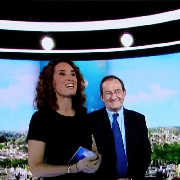 Marie-Sophie Lacarrau, la remplaçante de Jean-Pierre - Dernier JT de Jean-Pierre Pernaut sur TF1 aprés 33 ans de présentation. Paris, le 18 Décembre 2020. © Dominique Jacovides / Bestimage