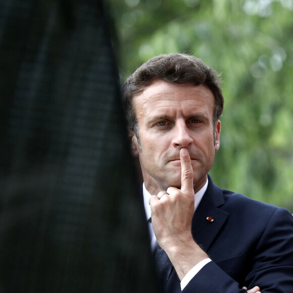 Le président français Emmanuel Macron durant la Cérémonie pour la Journée nationale des mémoires de la traite, de l'esclavage et de leurs abolitions, au jardin du Luxembourg, à Paris, France, le 10 mai 2022