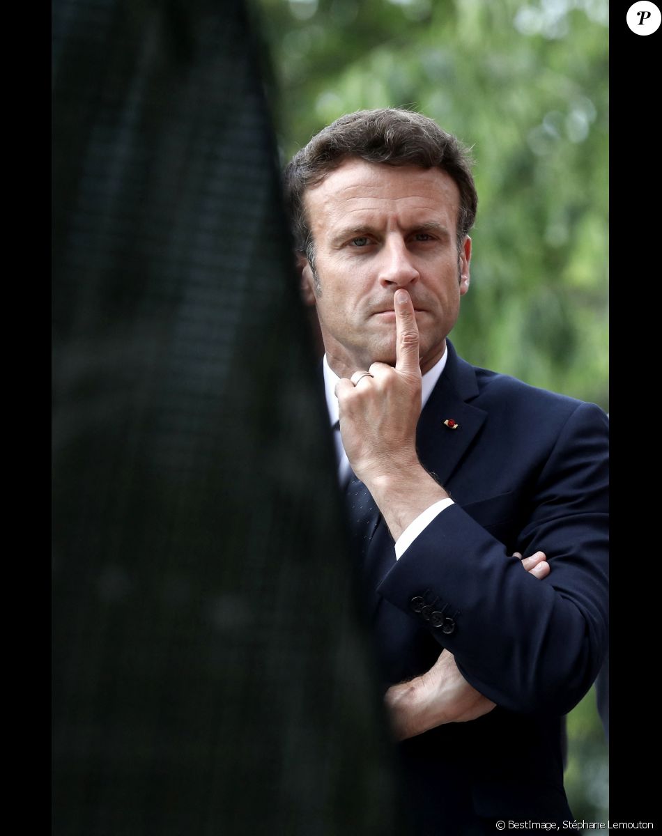 Le président français Emmanuel Macron durant la Cérémonie pour la Journée nationale des mémoires de la traite, de l'esclavage et de leurs abolitions, au jardin du Luxembourg, à Paris, France, le 10 mai 2022