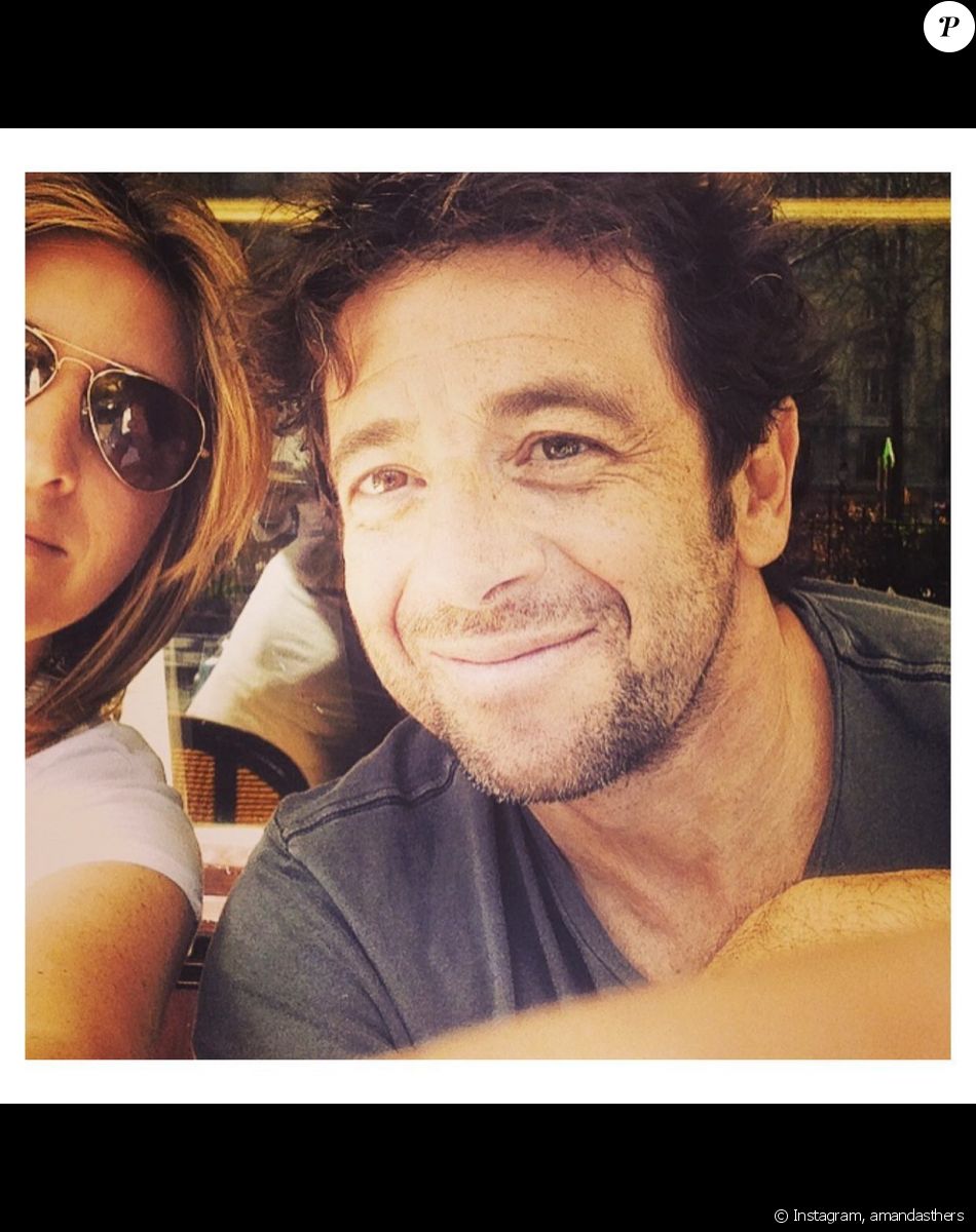 Amanda Sthers a publié cette photo avec Patrick Bruel à l'occasion de l'anniversaire du chanteur (63 ans), le 14 mai 2022.