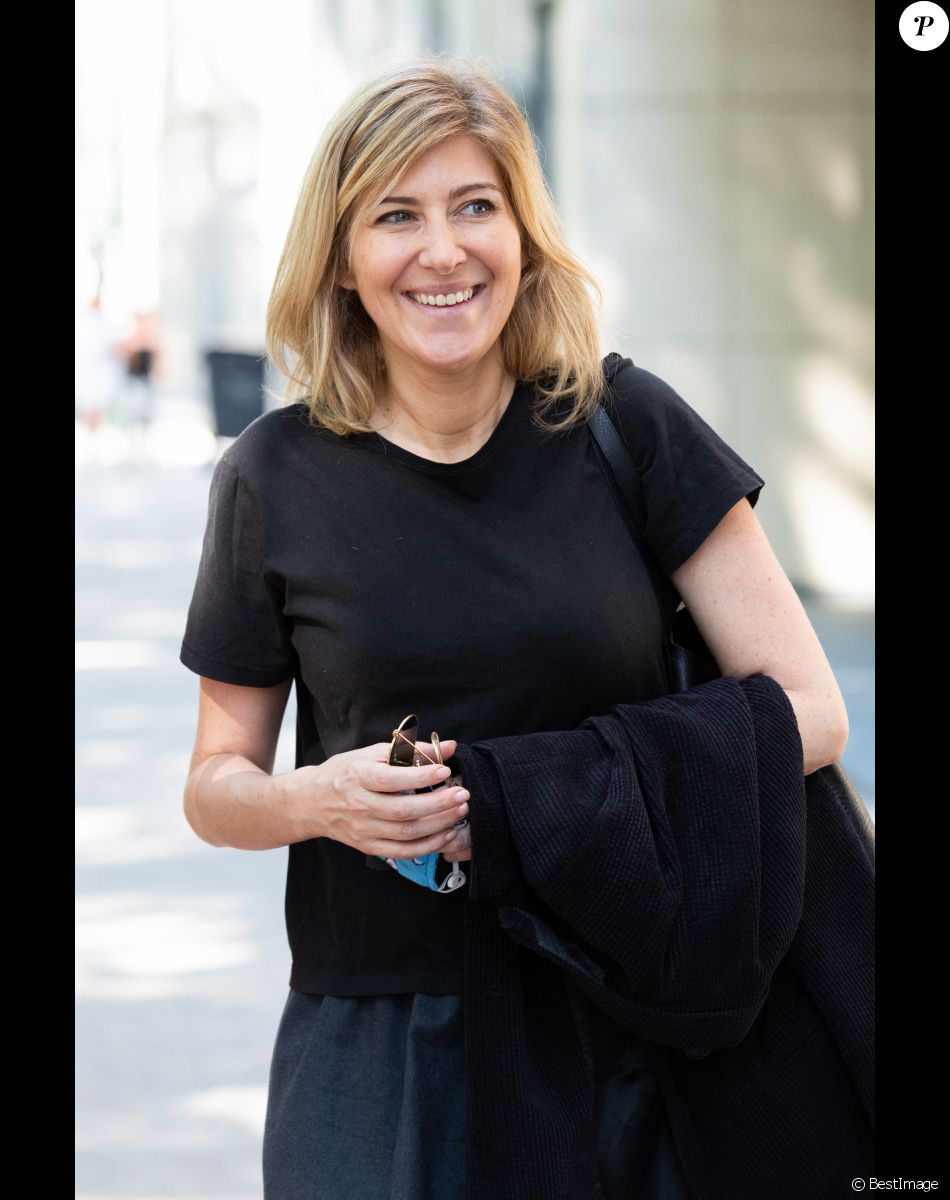 Exclusif - Amanda Sthers dédicace son livre "Lettre d'amour sans le dire" à la librairie Filigranes à Bruxelles le 25 juin 2020.