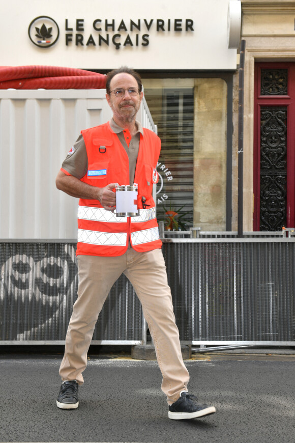 Marc Lévy (ambassadeur de la Croix Rouge) lors du lancement de la semaine de la grande quête nationale de la Croix-Rouge sur la place de la Bastille à Paris, France, le 14 mai 2022. © Veeren/Bestimage 